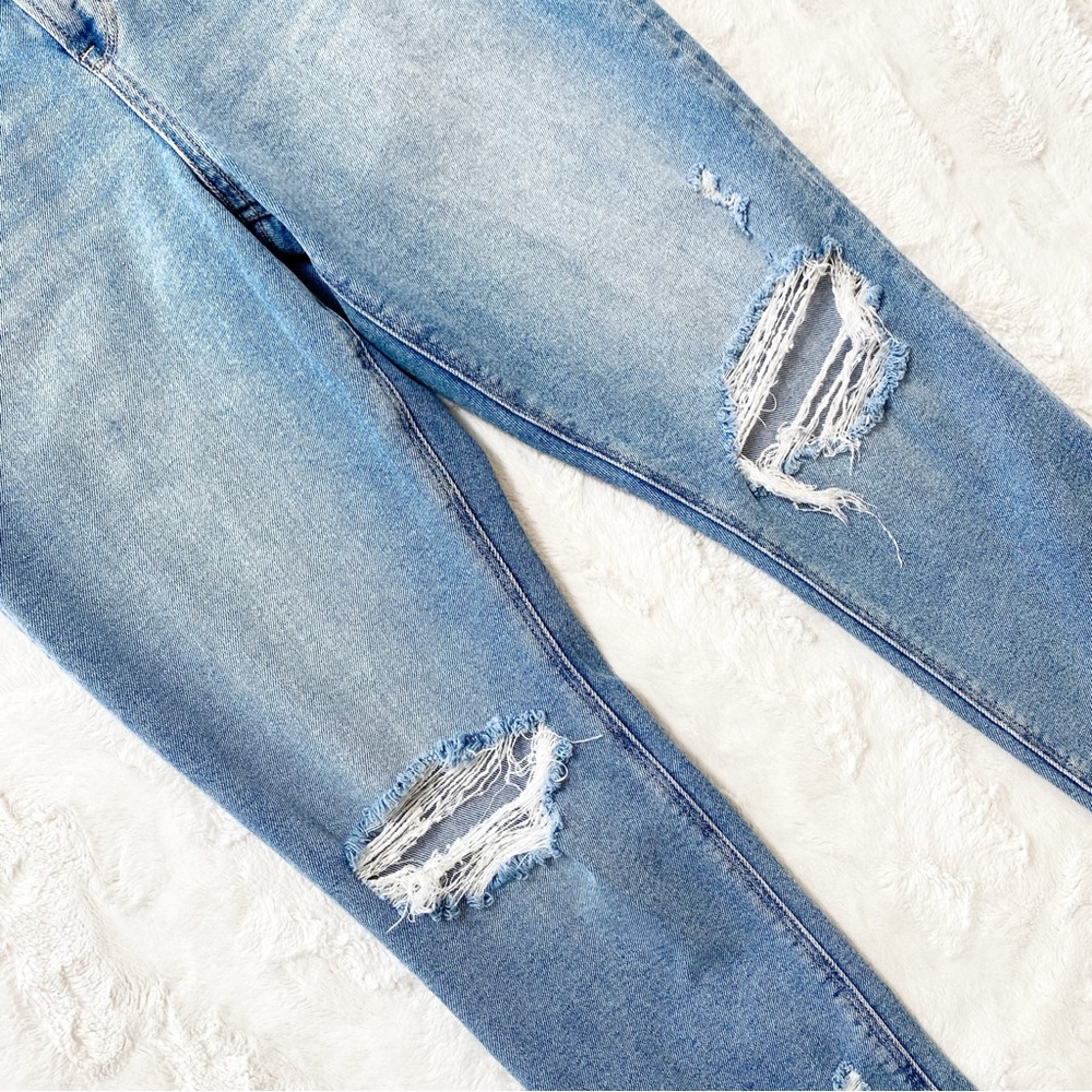 american eagle β’ curvy ripped mom jeans | 4 - Picture 5 of 13